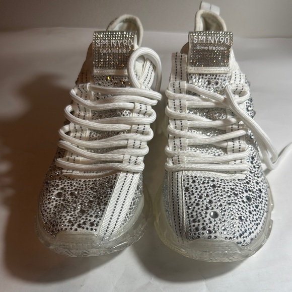 New Steve Madden Stylish White Sneakers with Rhinestone Detailing 7.5 M - Picture 2 of 5